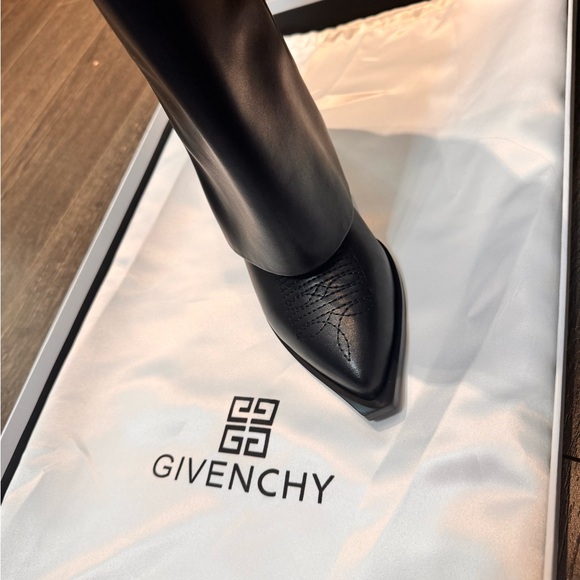 AUTHENTIC GIVENCHY Shark Lock Leather Boots (As Worn by BEYONCÉ 😍 ) - Picture 3 of 8